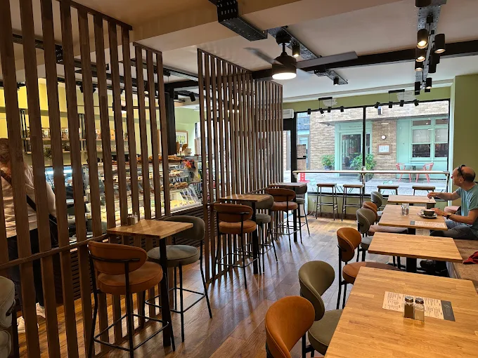 Outside view of Greens Cafe Oxford